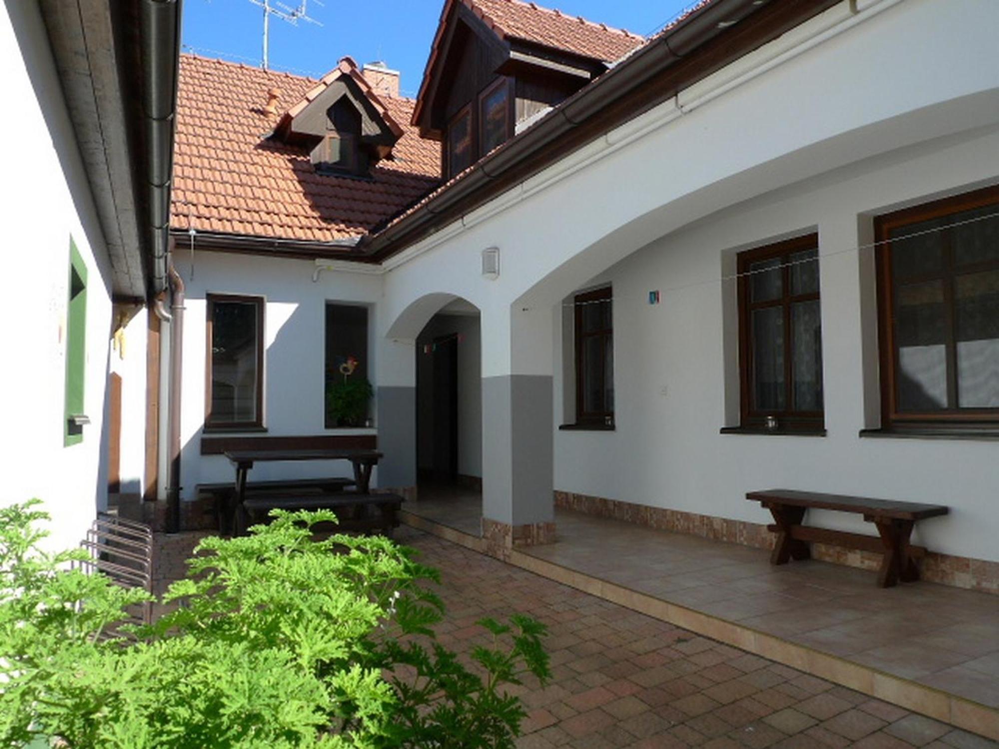Pension Cerny Jezdec Lednice Bagian luar foto