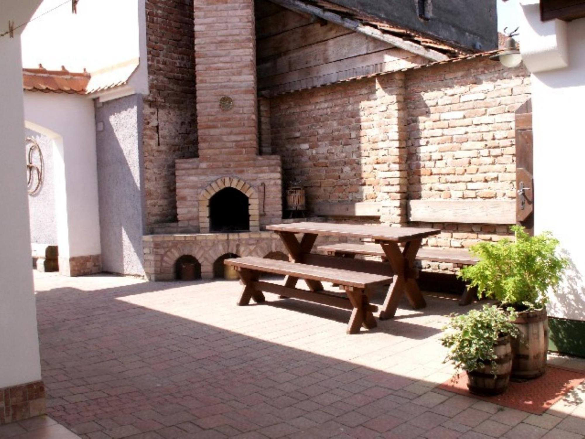 Pension Cerny Jezdec Lednice Bagian luar foto